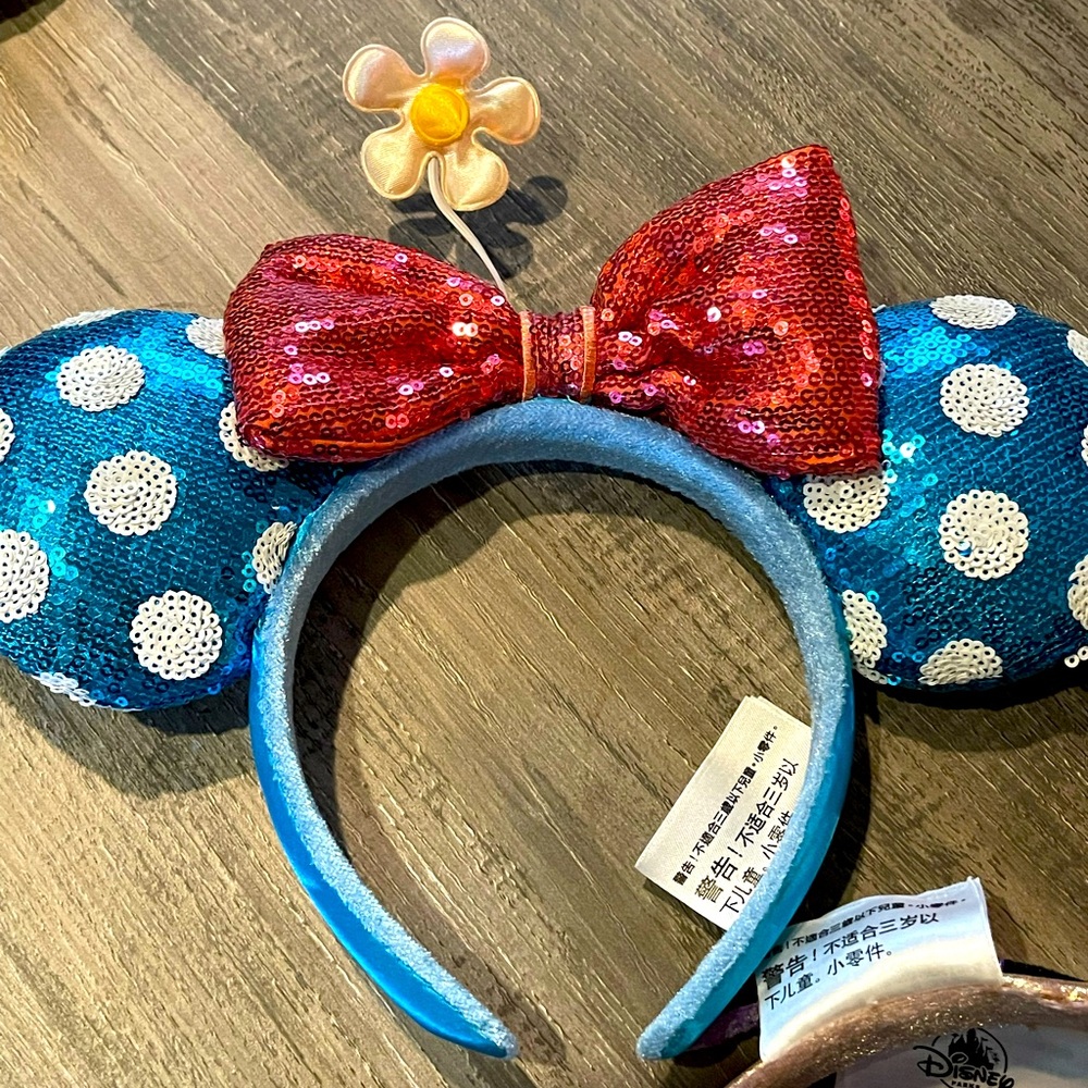 Daisy Minnie Mouse ears.